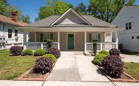 Modern 3-Bedroom, Big Fence Yard, Pets Stay Free