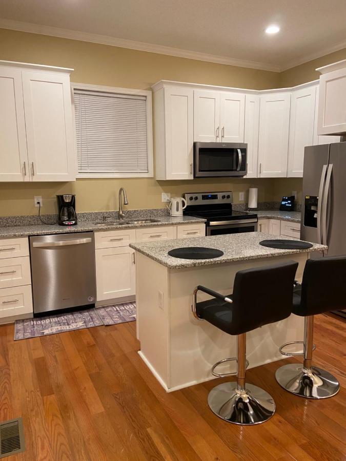 Modern 3-Bedroom, Big Fence Yard, Pets Stay Free Durham Exterior photo