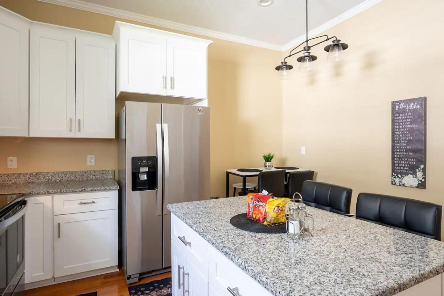 Modern 3-Bedroom, Big Fence Yard, Pets Stay Free Durham Exterior photo