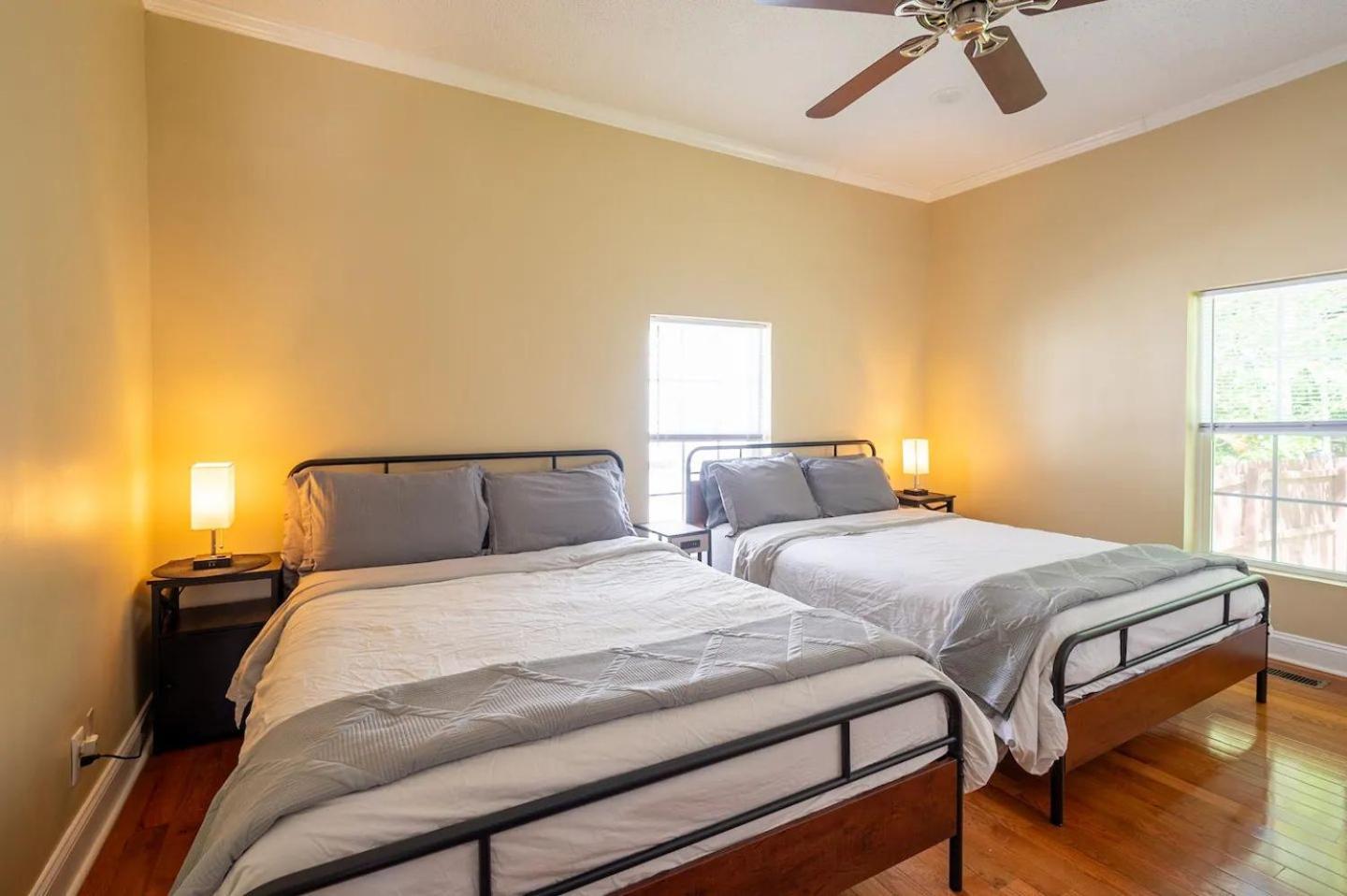 Modern 3-Bedroom, Big Fence Yard, Pets Stay Free Durham Exterior photo