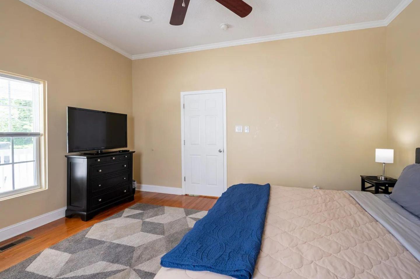Modern 3-Bedroom, Big Fence Yard, Pets Stay Free Durham Exterior photo