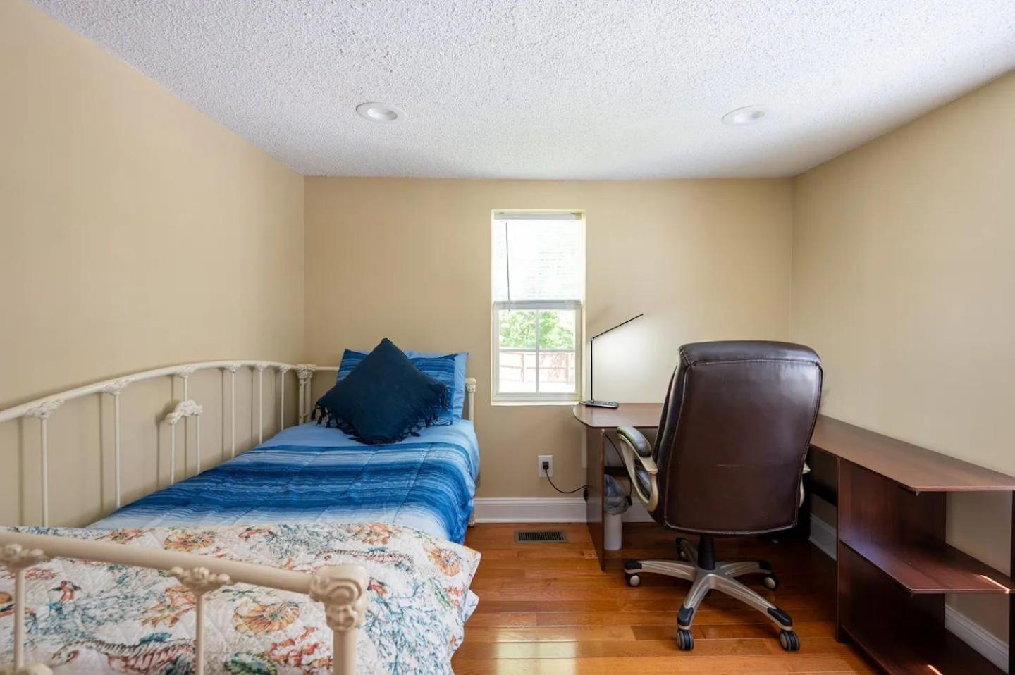 Modern 3-Bedroom, Big Fence Yard, Pets Stay Free Durham Exterior photo